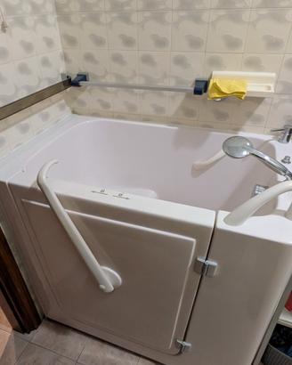 Vasca da bagno con sportello per anziani/disabilii