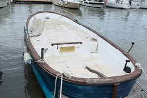 Gozzo vetroresina entrobordo 40cv Lombardini