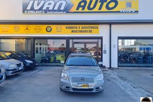 TOYOTA Avensis Benzina