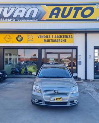 TOYOTA Avensis Benzina