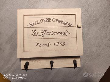 Portachiavi da muro in legno