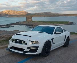 FORD Mustang GT Premium 2013