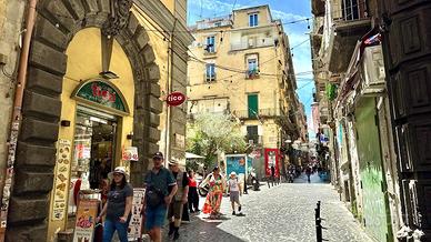 2 LOCALI A NAPOLI