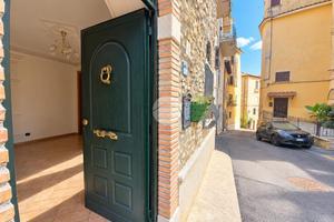 QUADRIFAMILIARE A SAN POLO DEI CAVALIERI