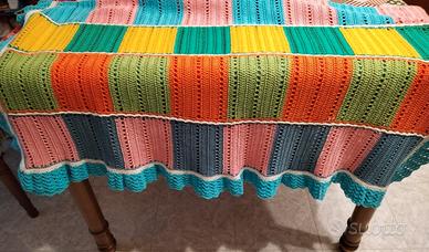 TOVAGLIA ALL'UNCINETTO O COPRITAVOLO