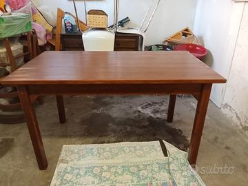 tavolo  in legno massello