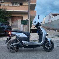 Scooter elettrico Yadea T9L 2023 solo 2100 km