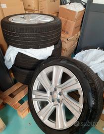 Cerchi originali Range Rover 22” + gomme Pirelli 