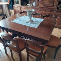 Tavolo in legno massello con sedie