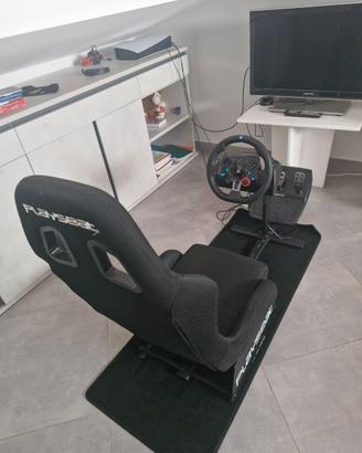 Volante Logitech con postazione (senza sedile)