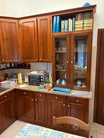 Cucina ad angolo in ciliegio