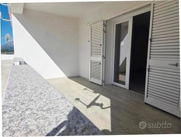 Appartamento con doppio servizio e giardino privat