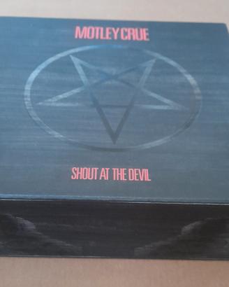 MOTLEY CRUE - Shout at the devil - box set ltd.ed.