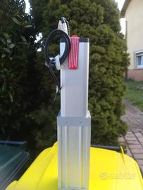 Opératoire oleodinamico per porta basculanti