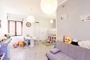 VILLETTA A SCHIERA CON TERRAZZO