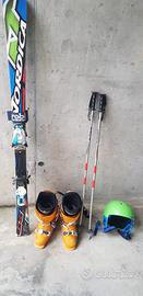 sci scarponi racchette e casco 