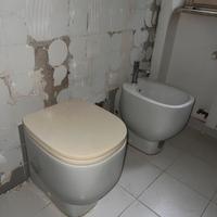 Coppia sanitari filo muro