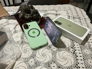 Iphone 17 256 Gb color salvia 680 €