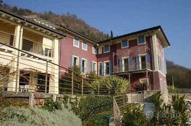 Appartamento di 245 m² con più di 5 locali e box a
