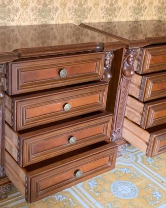 Coppia di comodini in legno color noce anni '70