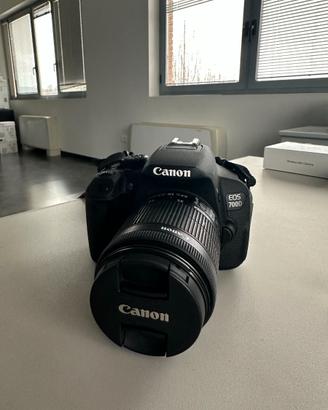 Canon EOS 700D + obiettivo EF 50mm f/1.8