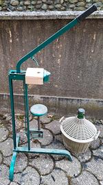 tappatrice e piccola botticella