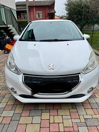 Auto Peugeot 208 2013