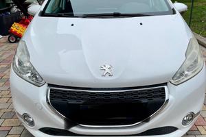 Auto Peugeot 208 2013
