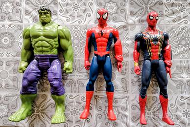 3 Action figures Spiderman e Hulk