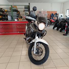 Honda Transalp XL 700 V con bauletto GIVI.
