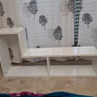 Libreria bianca a parete