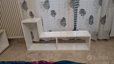 Libreria bianca a parete