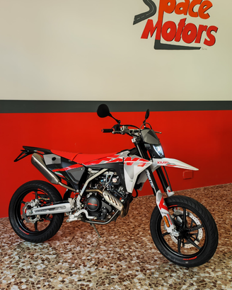 Fantic XMF 125 performance 2026