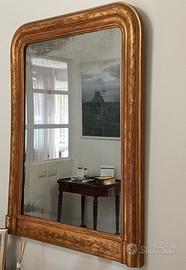 Specchio con cornice in legno