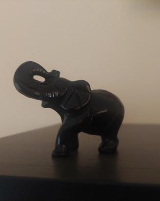 Elefante in Agata Nera