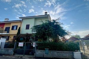 Villa di 244 m² con più di 5 locali e box auto dop