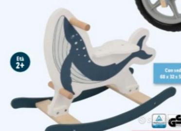 balena dondolo in legno 