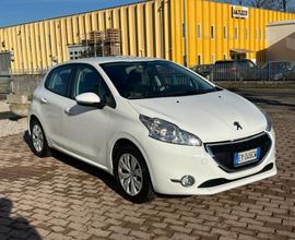 Peugeot 208 1.4 HDi 68 CV 5 porte Allure