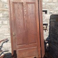 due porte con intelaiatura del 1930 in legno di ca