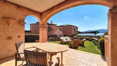 VILLA A SCHIERA A ARZACHENA