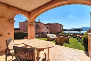 VILLA A SCHIERA A ARZACHENA