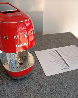 Macchina da caffè a capsule Smeg Lavazza