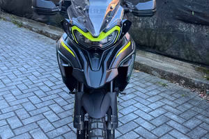 Benelli TRK 702 X tris valigie - cupolino alto