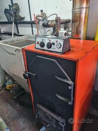 Caldaia a pellets per abitazione e puffer da 1000