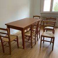 Tavolo e sedie in legno di faggio