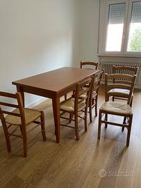 Tavolo e sedie in legno di faggio