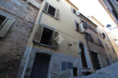 CASA SEMINDIPENDENTE A ACQUAVIVA PICENA