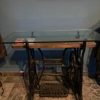 Macchina da cucire antica