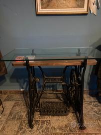 Macchina da cucire antica