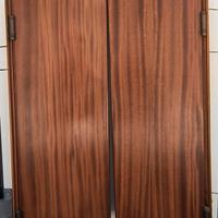 Porta saloon oscillanti.